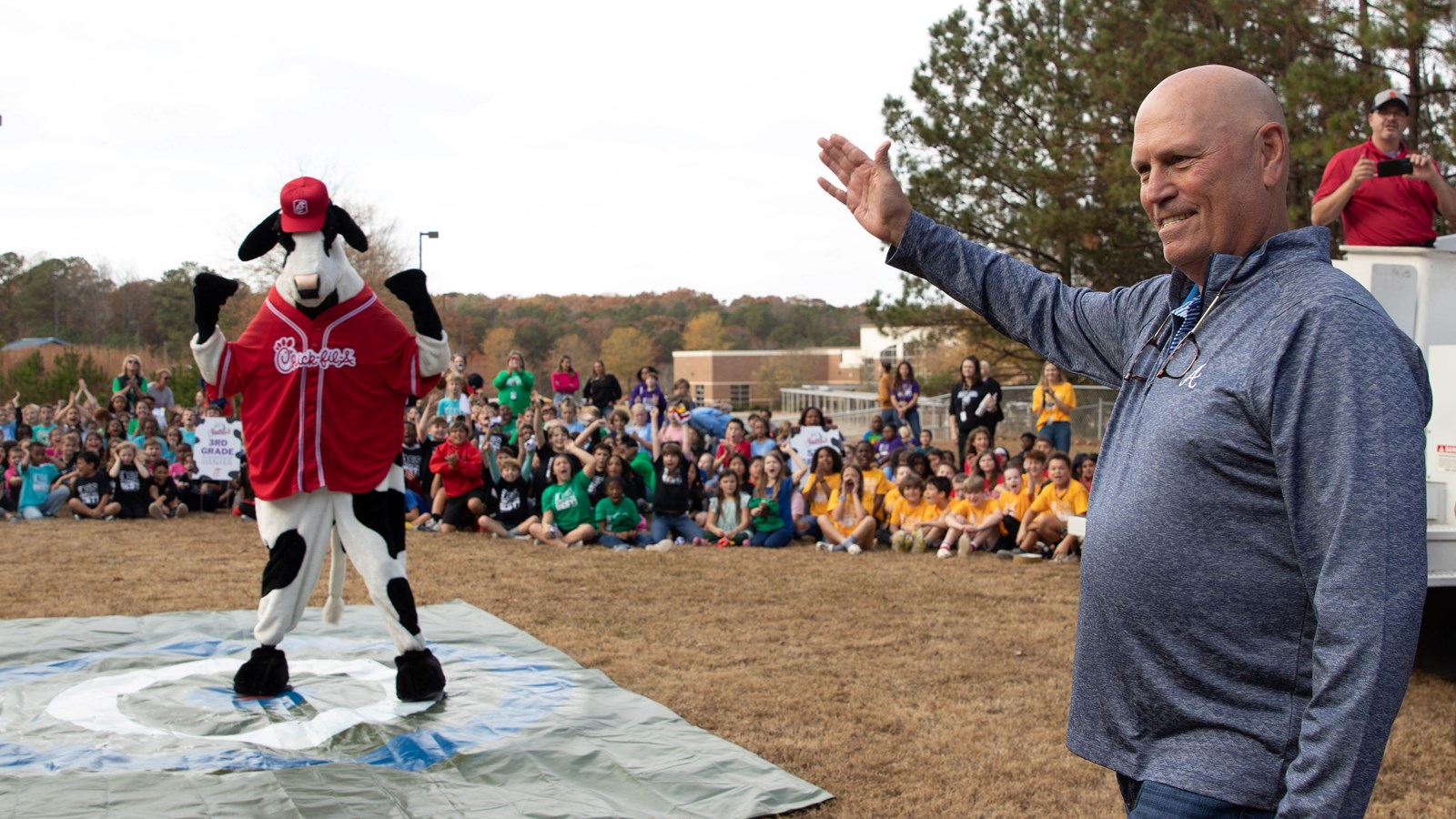 Bullard Elementary hosts annual cow drop with help of Braves Manager